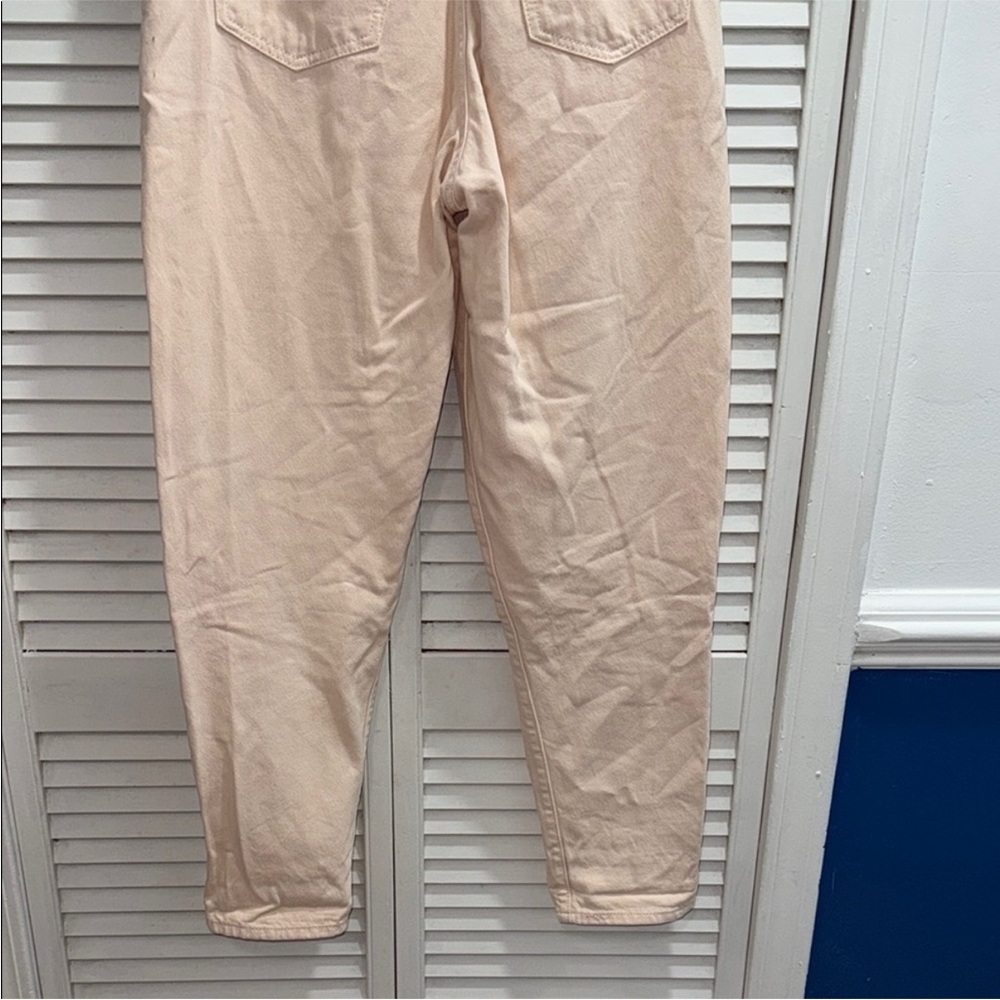 Levi's Women's Soft Peach  Cropped Jeans - Picture 2 of 8